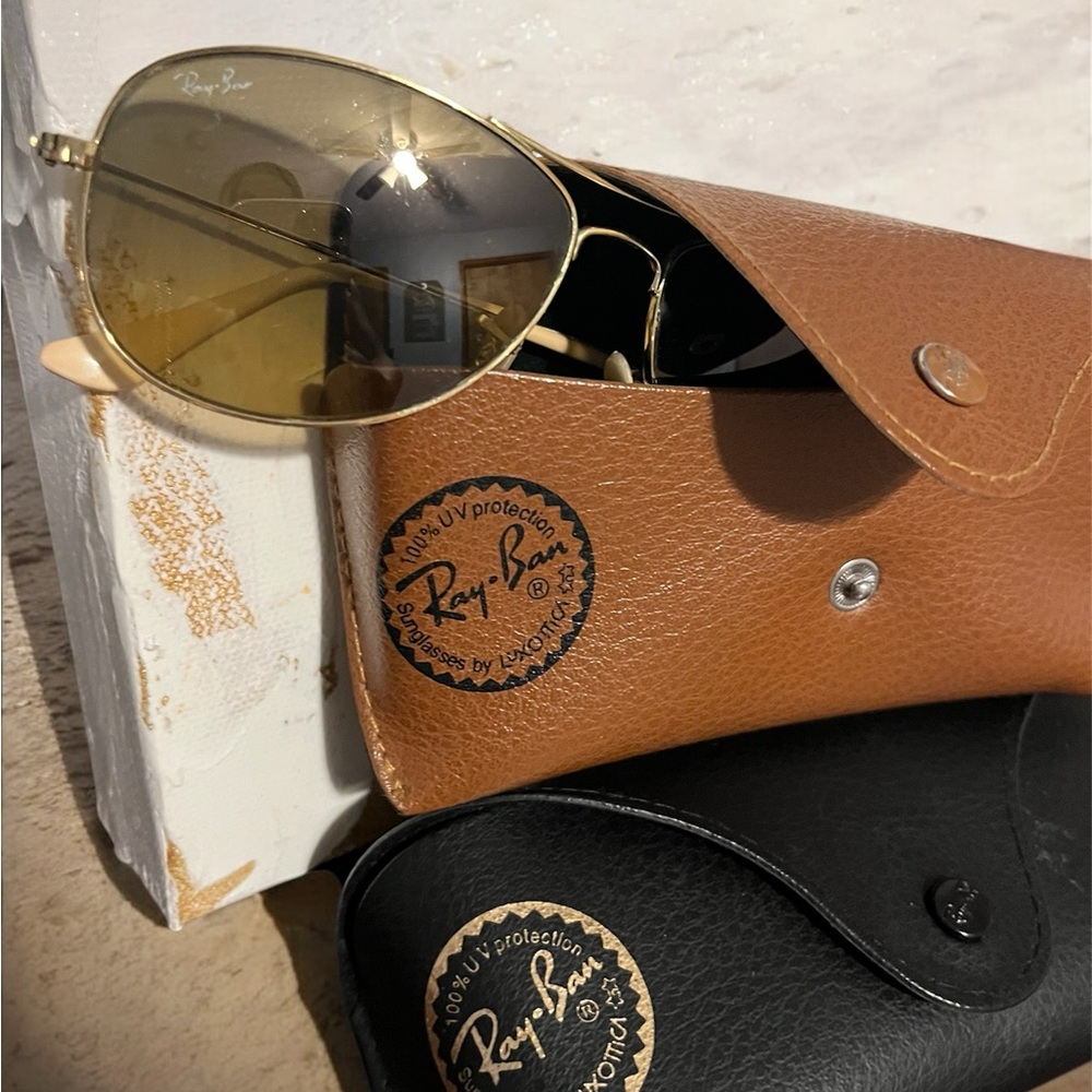 Ray-Ban Gold Aviator Sunglasses with Tan Case